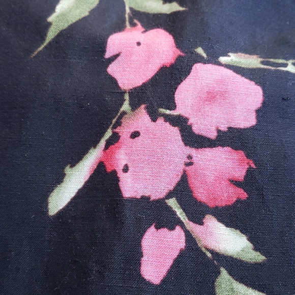 Sleeveless black flowered dress - Picture 3 of 3